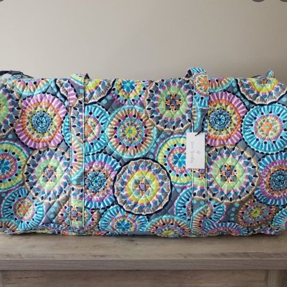 NWT vera bradley xl travel duffel sunny medallion - Picture 3 of 12